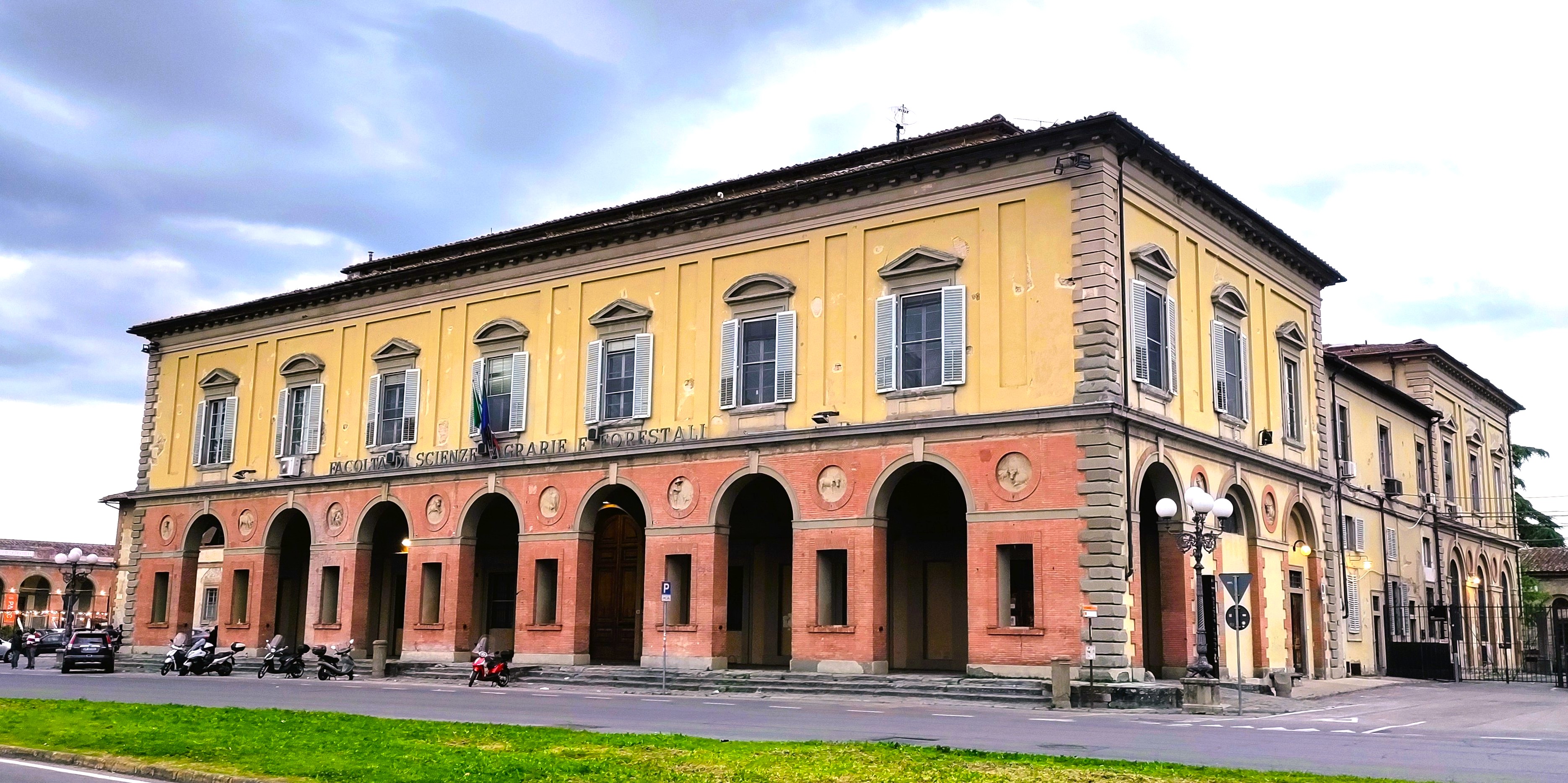 La Palazzina Reale in Piazzale delle Cascine 18, sede della Scuola di Agraria.